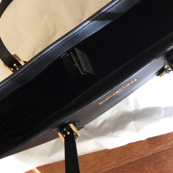 Michael Kors Jet Set Tote - Picture 4 of 7